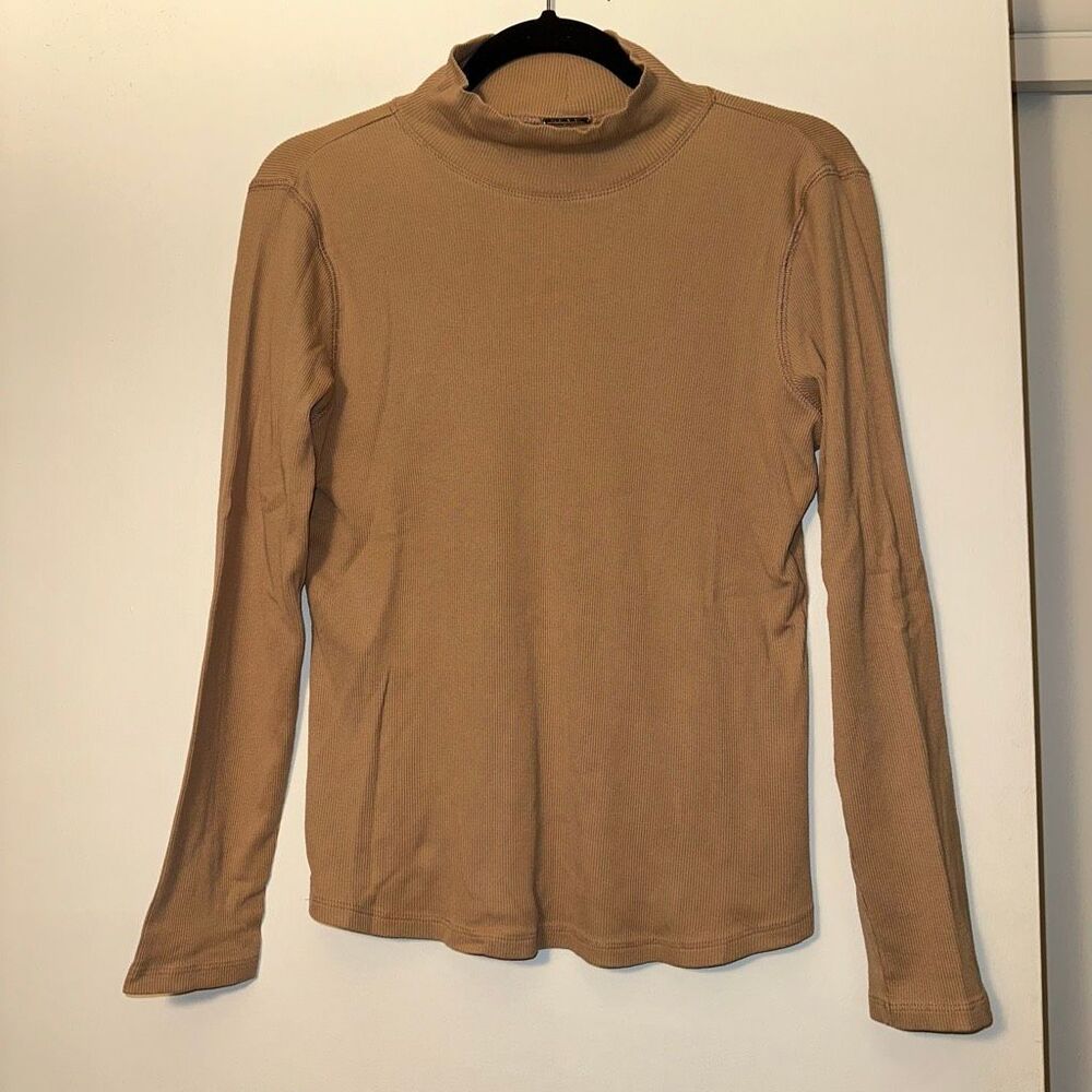 Tahari Women’s Large Tan Ribbed Turtleneck Long Sleeve FLAWED